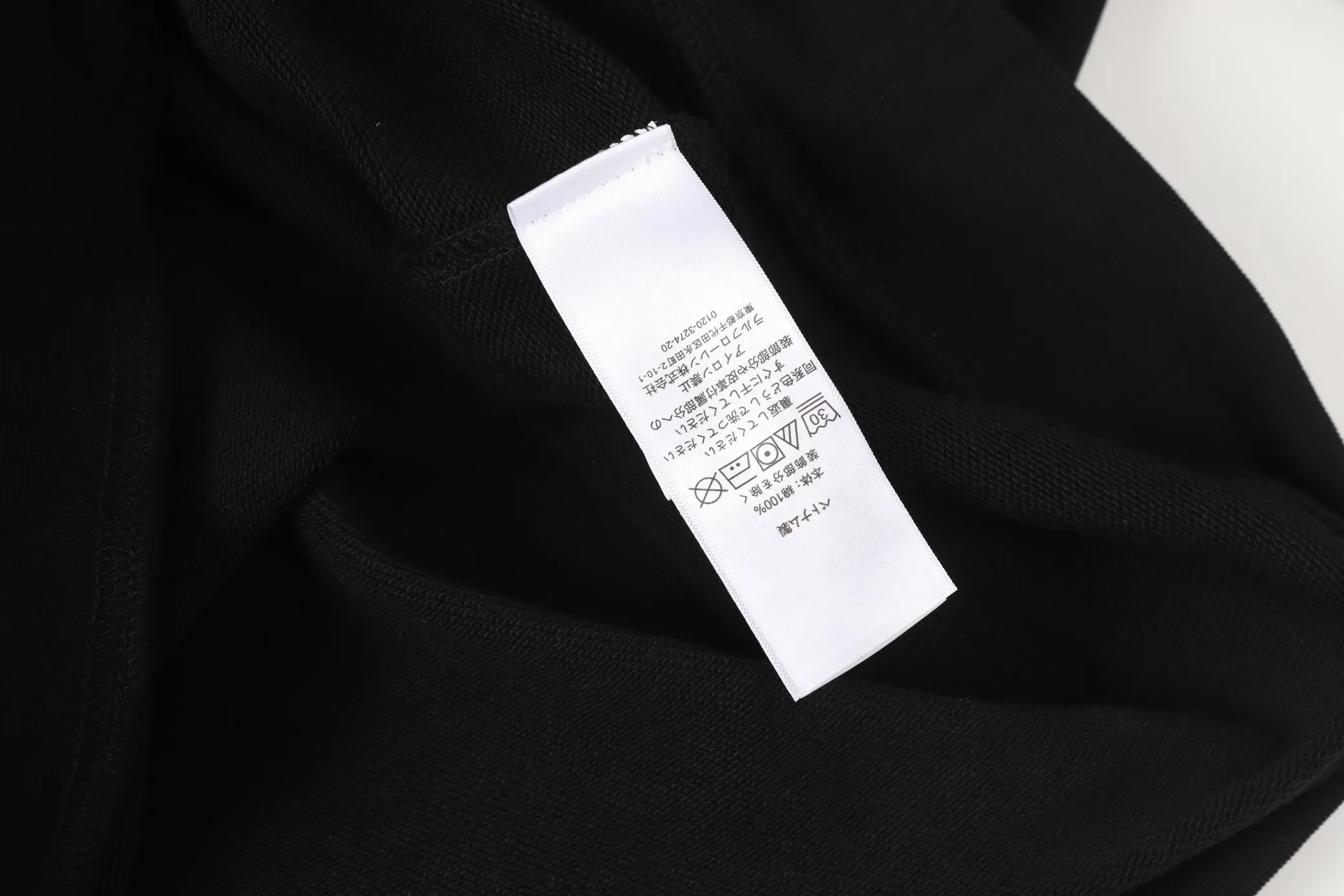 P200 Long-term stock] RalphLauren/Ralph Lauren 2025 autumn and winter new bear letter print 420g heavy large terry sweatshirt Ralph Lauren's age-reducing item, the coat fabric is made of 85% cotton ➕15% polyester, which not only retains the softness, comfort and breathability of cotton, but also adds the wear resistance and wrinkle resistance of polyester fiber, making the clothes more durable and easy to care for. Even in slightly cooler weather, you won't feel stuffy when wearing it. This kind of fabric has a natural crisp feel and is not easy to pill or deform. The bear on the chest is printed with English letters. It is full of color, full of three-dimensionality, and lifelike, adding a bit of liveliness and interest to the whole sweatshirt. There is no pressure to dress, regardless of age or gender. Complete accessories! Color: black, white, navy blue, light floral gray Size: M-L-XL-XXL